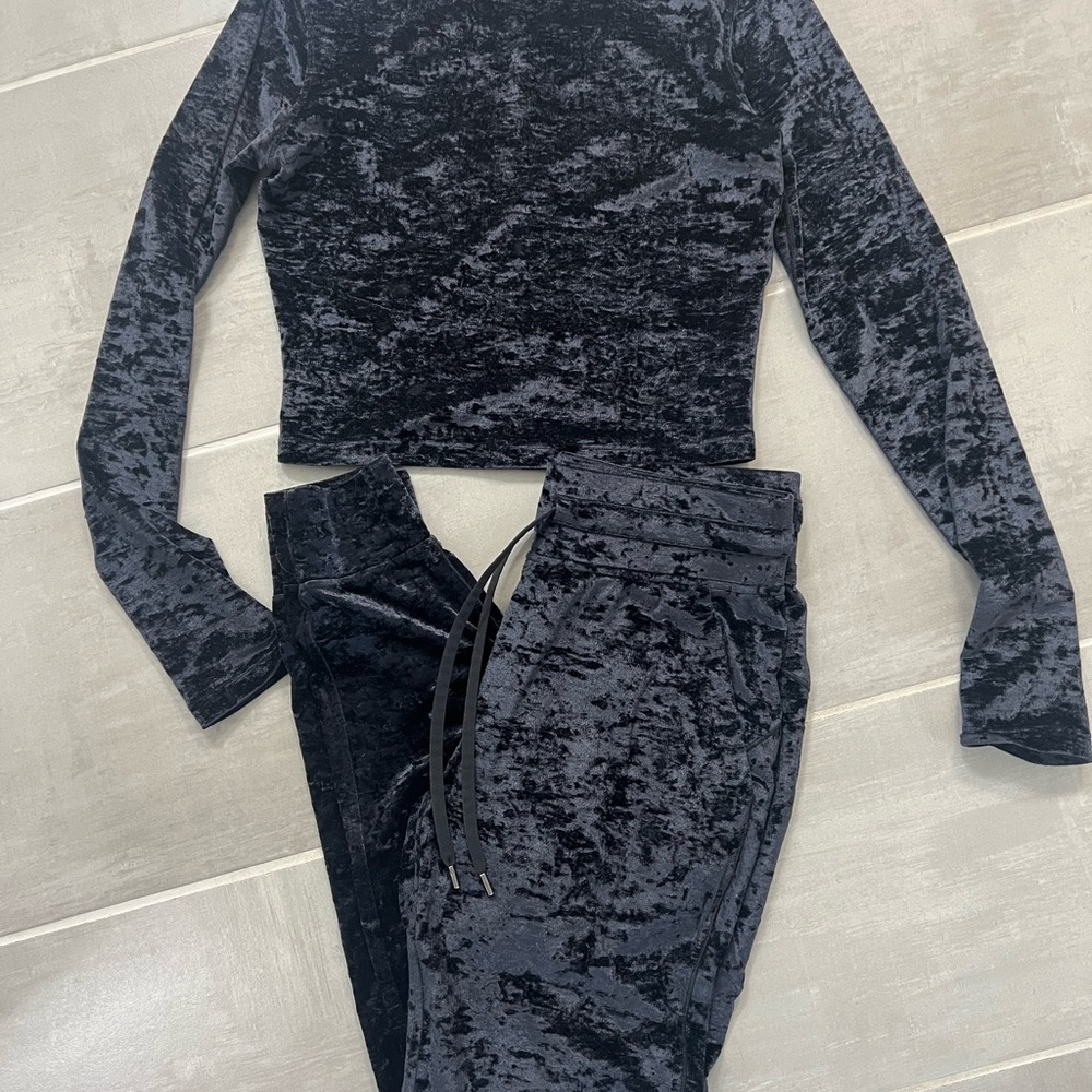 Lululemon “Ready to Crush” black velvet Set